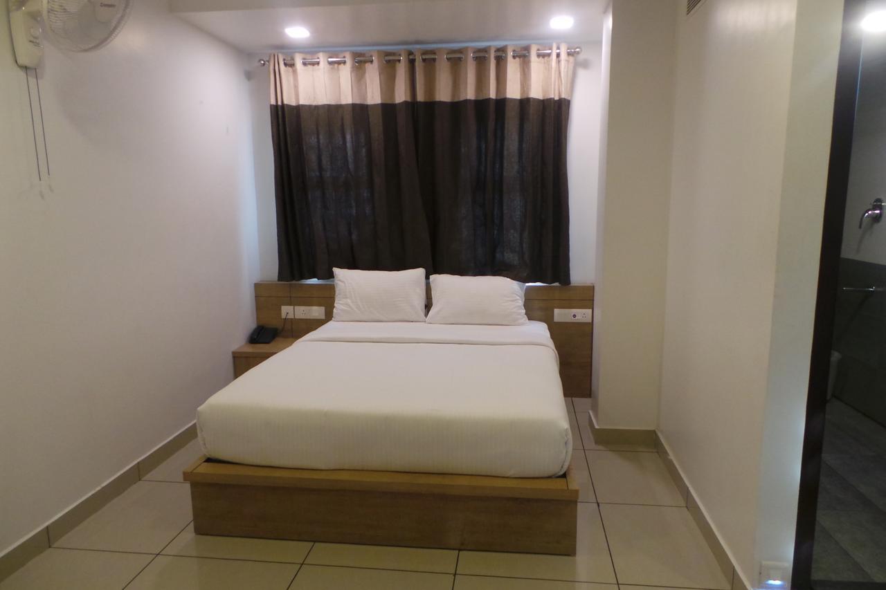 Saas Residency Hotel Kozhikode Bagian luar foto