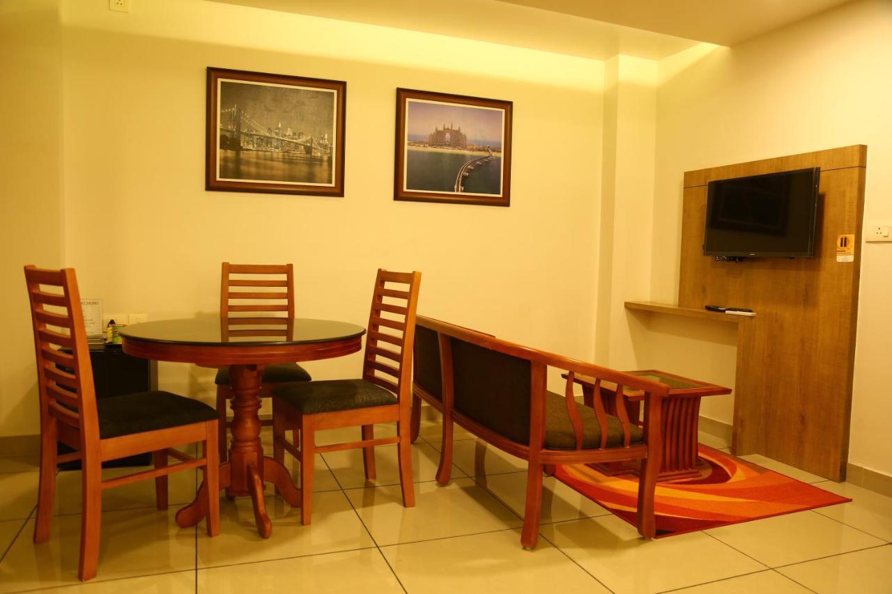 Saas Residency Hotel Kozhikode Bagian luar foto